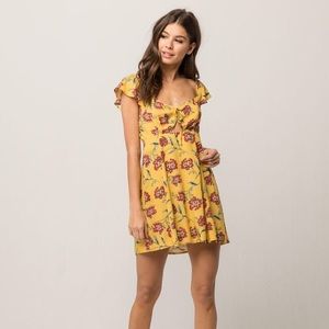 Tilly’s Sky and Sparrow Mustard Floral Dress M